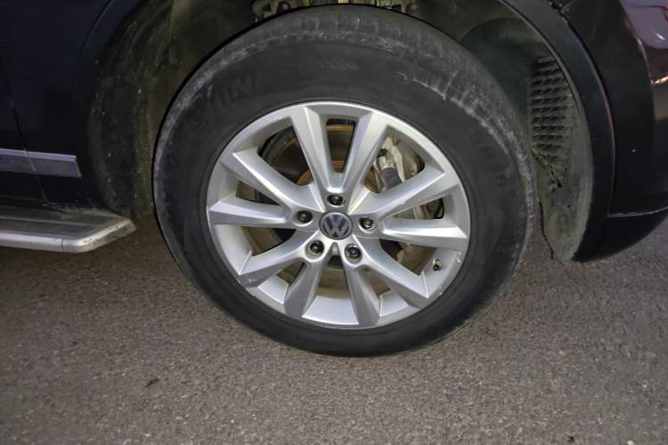 Used Volkswagen Touareg 2011 3.0 TSI High-End Version Right Front Wheel Hub