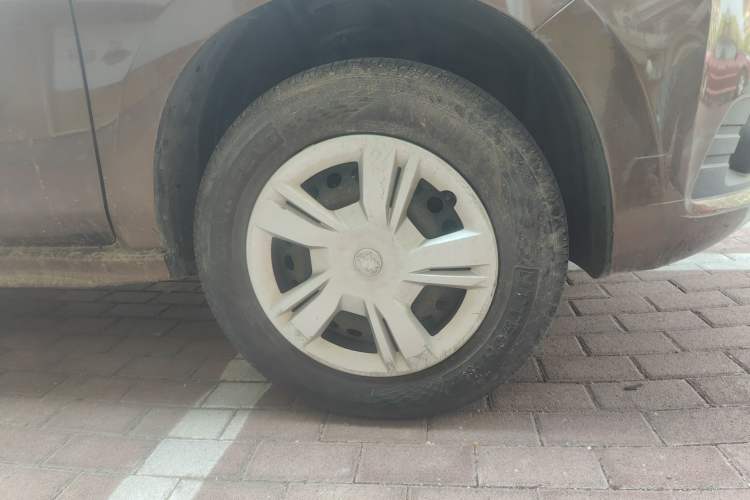 Used Venucia T70 2016 1.6L Manual Ruixing Edition Right Front Wheel Hub