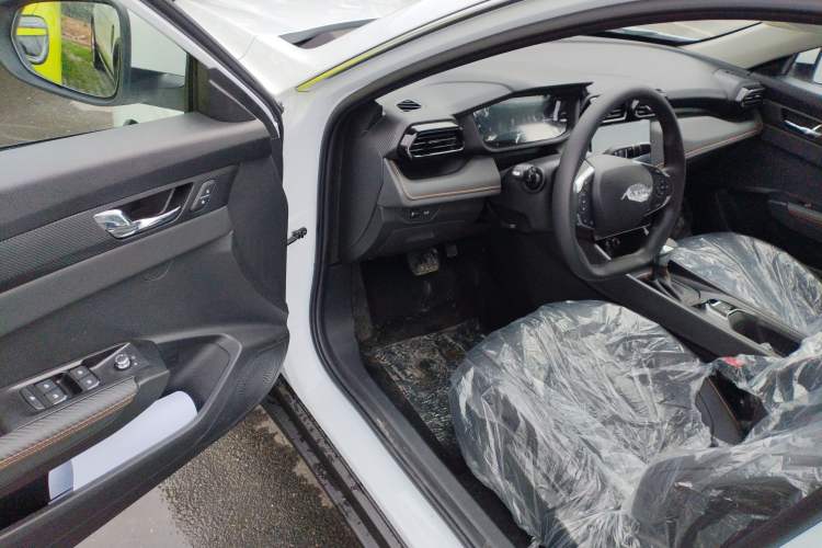 Used Dongfeng Aeolus Yixuan 2025 1.5L Automatic Luxury Version Driver Seat