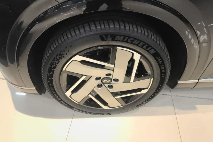 Used ONVO Luxeed L90 2025 Model—Max Six-Seater Version