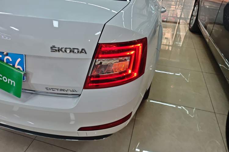 Used Skoda Octavia 2017 1.6L Automatic Smart Drive Edition
