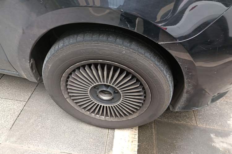 Used Mercedes-Benz Vito 2018 2.0T Business Version China V Emission Standard Right Front Wheel Hub