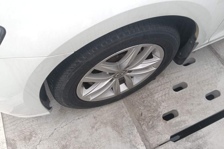 Used Volkswagen Golf 2019 280TSI DSG Comfort Version China VI Standard Left Front Wheel Hub