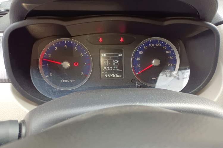 Used Venucia R50 2015 1.6L Automatic Fashion Edition
