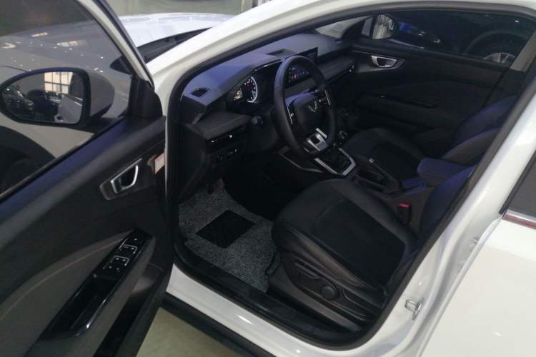 Used Wuling Alvez 2022 1.5L Manual Comfort Version
