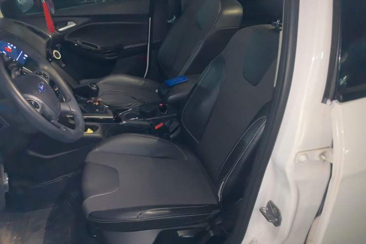 Used Ford Focus 2012 Sedan 1.6L Manual Fashion Edition
