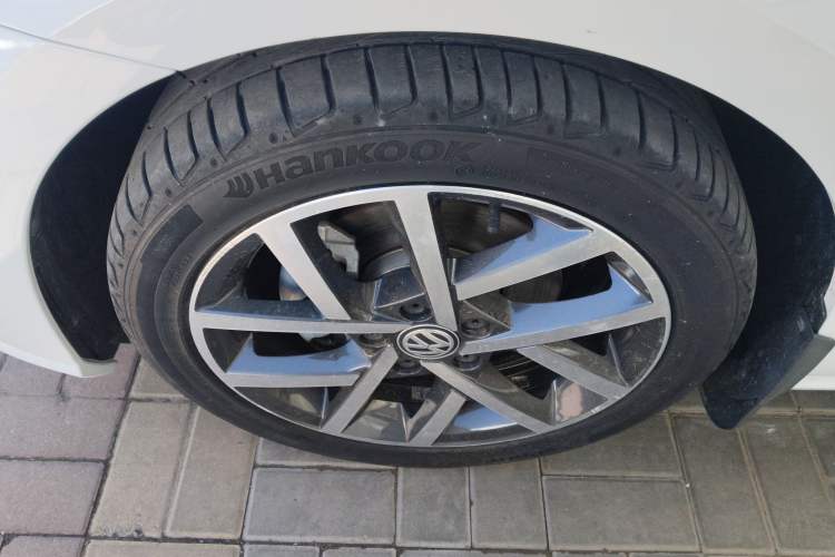 Used Volkswagen Golf 2020 Zhiai Edition 280TSI DSG Comfort Model Left Front Wheel Hub