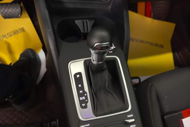 Used Audi Q2L 2021 35 TFSI Progressive Dynamic Edition Gear Lever