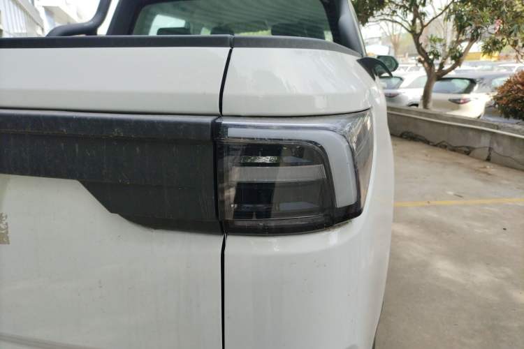 Used Radar King Kong 2025 460 km All-Wheel Drive Long-Box Version – Mighty King Kong Right Rear Taillight