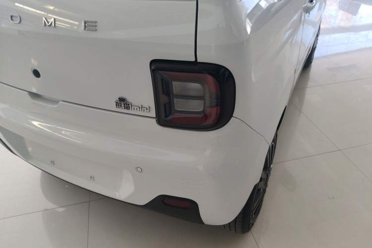 Used Geely Galaxy Panda 2024 Panda Mini 200km Endurance Bear Right Rear Taillight