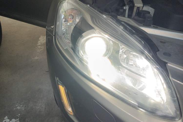 Used Volvo XC60 2016 T5 Smart Version Right Front Headlight