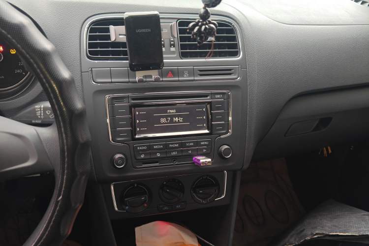 Used Volkswagen Polo 2014 1.6L Manual Comfort Edition
