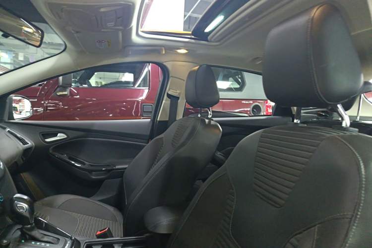 Used Ford Focus 2015 Hatchback 1.6L Automatic Fashion Edition Headliner