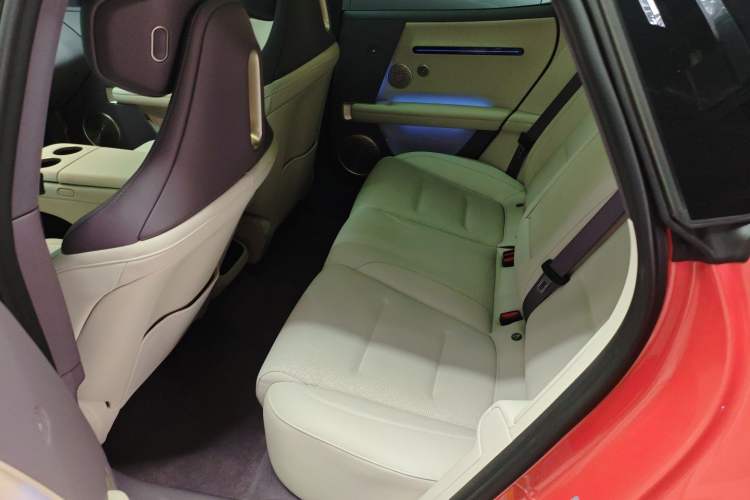 Used Avatr 06 2025 Pro Range-Extended Edition Left Rear Seat