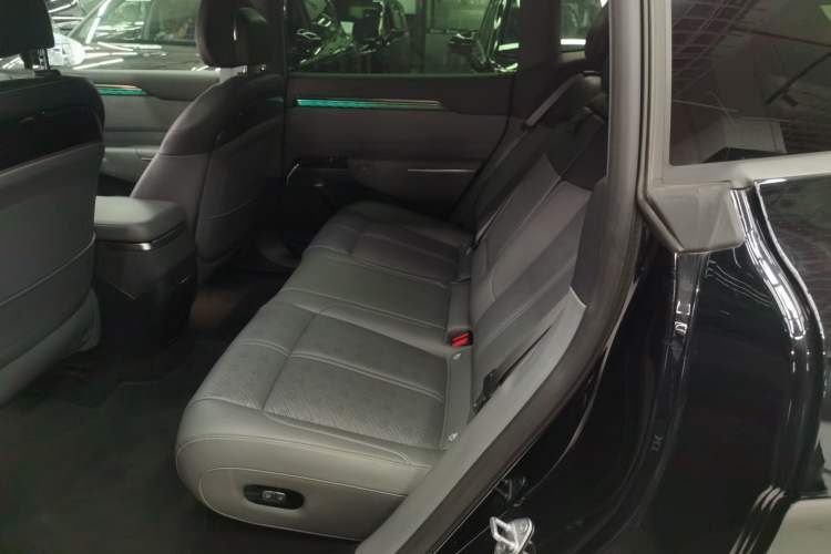 Used Zeekr 7X 2025 100 kWh Long-Range Rear-Wheel Drive with Intelligent Driving Features
