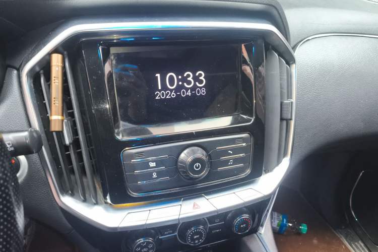 Used JMC Yusheng S350 2017 2.0T Automatic 2WD Diesel Luxury Version with Sunroof 5 Seats Audio And AC Panel