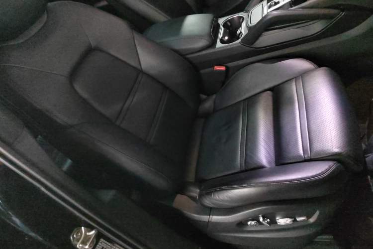 Used Porsche Cayenne E-Hybrid 2019 Cayenne E-Hybrid 2.0T Right Front Seat