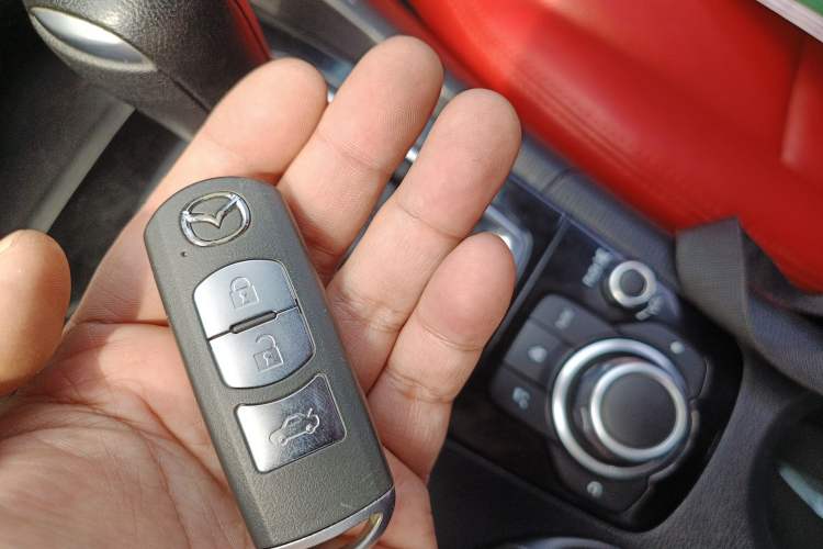 Used Mazda 3 Axela 2016 Sedan 1.5L Automatic Luxury Model