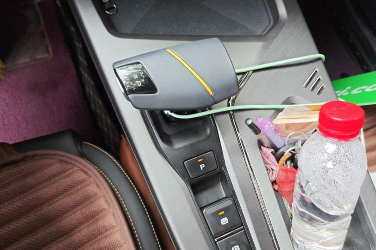 Used CHANGAN OSHAN X5 PLUS 2023 Revised 1.5T DCT Excellence Edition Gear Lever