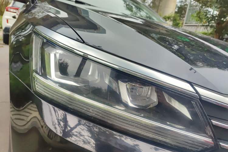 Used Volkswagen Passat 2016 330TSI DSG Luxury Edition Right Front Headlight