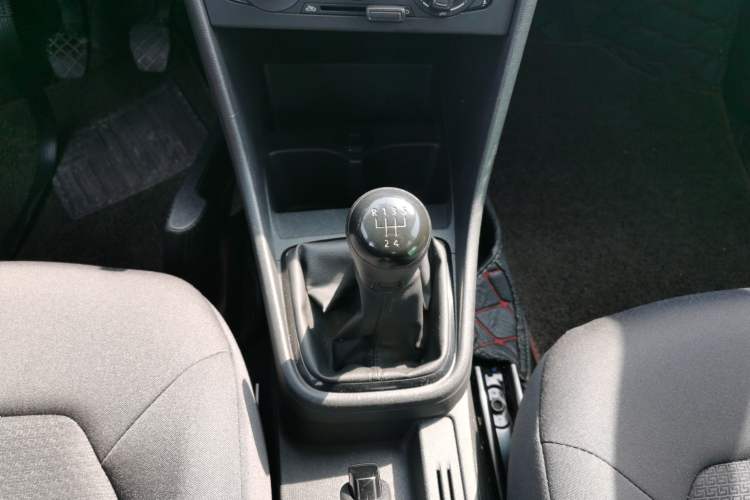 Used Volkswagen Santana 2015 1.6L Manual Fashion Edition Gear Lever
