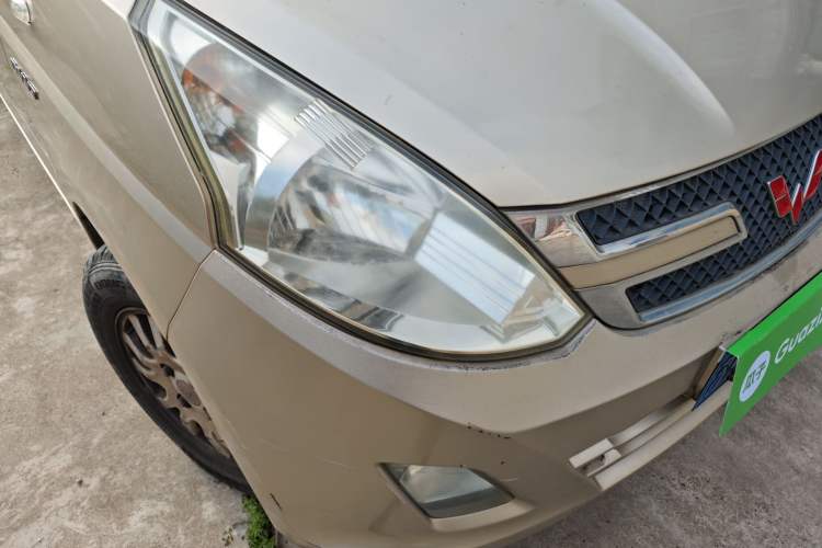 Used Wuling Rongguang V 2016 1.5L Standard Version Right Front Headlight