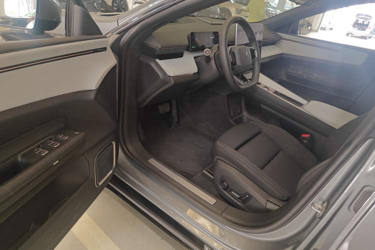 Used Polestar 4 2023 Single Motor Standard Range PLUS Driver Seat