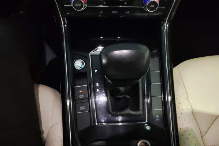 Used Volkswagen Phideon 2016 380TSI Two-Wheel-Drive Luxury Edition