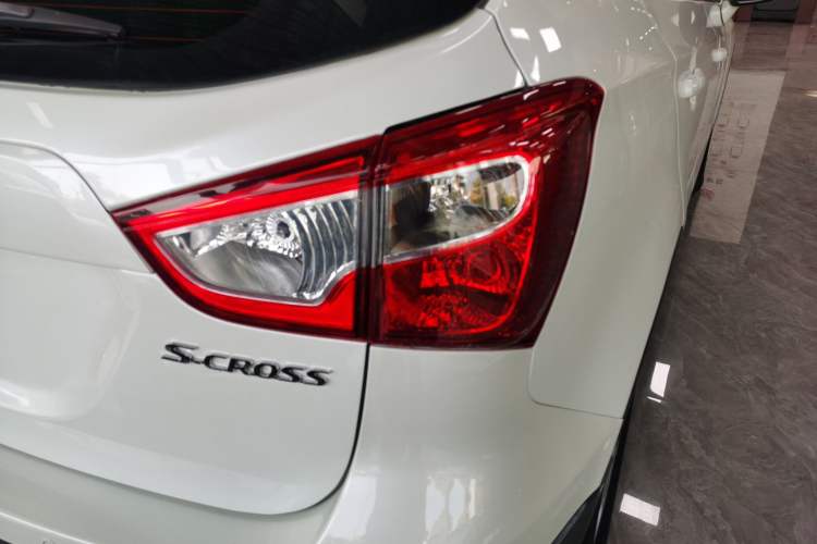 Used Suzuki S-Cross 2015 1.6L CVT Two-Wheel Drive Entry-Level Trim