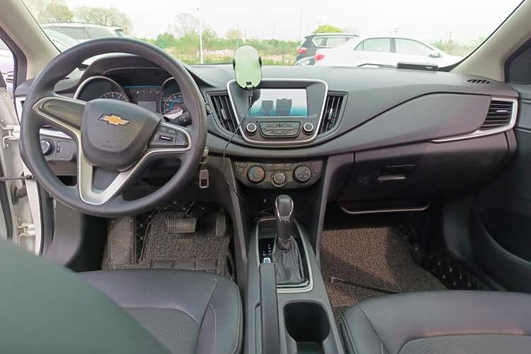 Used Chevrolet Cavalier 2019 320 Automatic Xinyue Edition Center Console