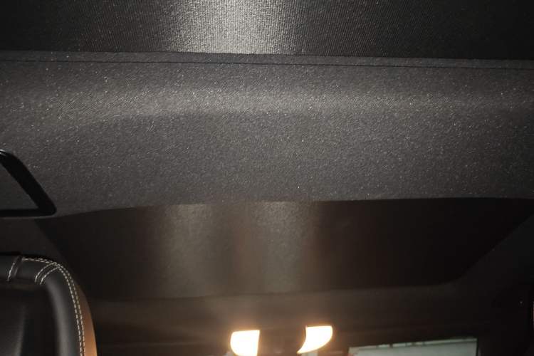 Used Mercedes-Benz E-Class 2014 Facelifted E 260 L Luxury Edition Headliner