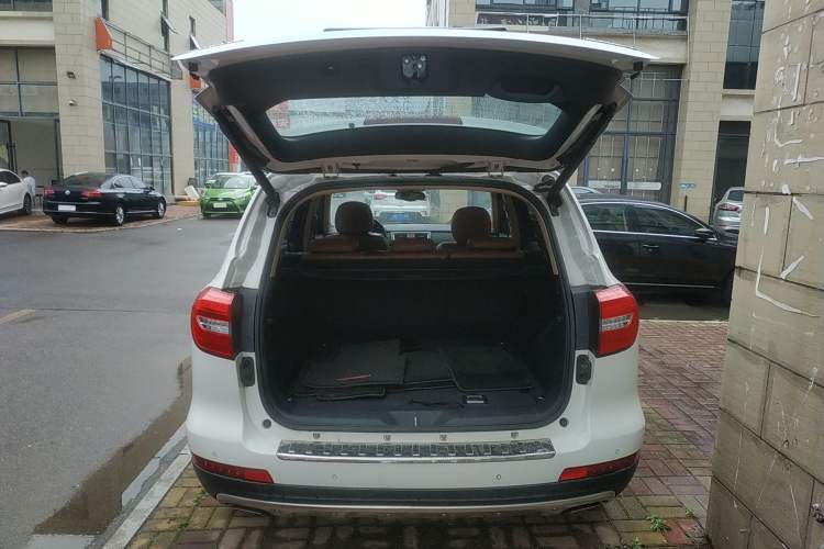 Used Haval H8 2015 2.0T Two-Wheel-Drive Luxury Version