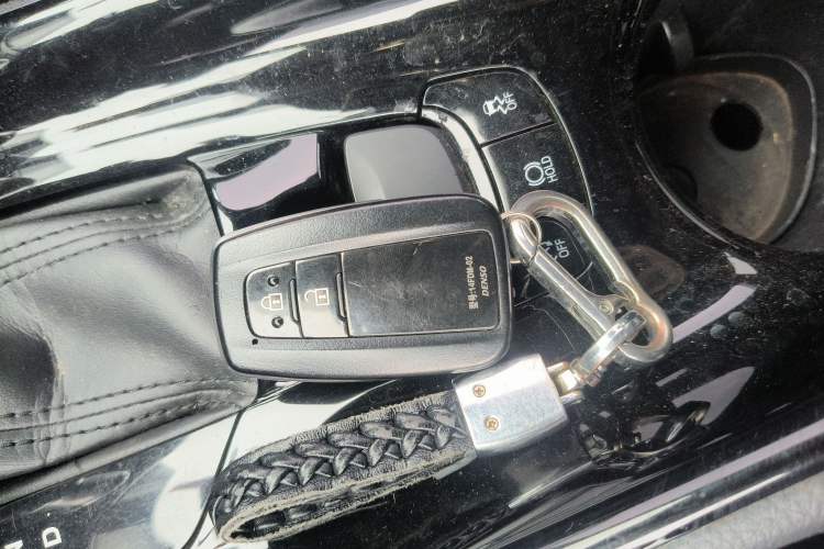 Used Toyota IZOA 2018 2.0L Yichi Version China VI Standard