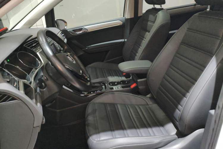 Used Volkswagen Touran 2018 Volkswagen Touran L 280TSI DSG Luxury Edition 7 Seats