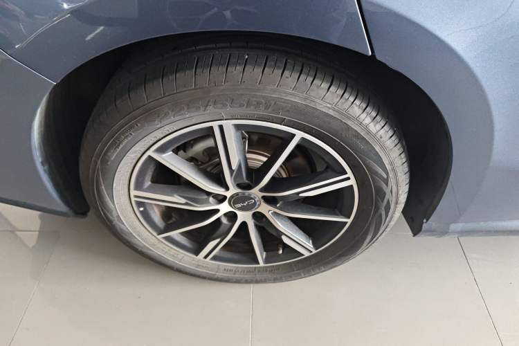 Used BYD Seal 06 New Energy 2025 DM-i Smart Drive 120KM Deluxe Model Right Rear Wheel Hub