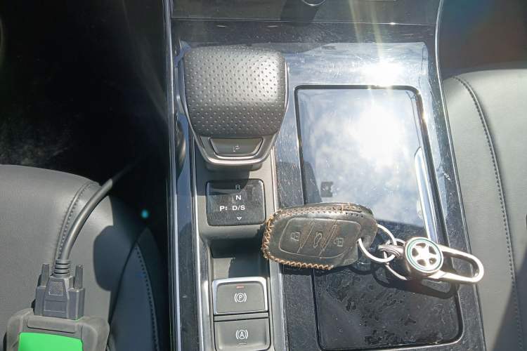 Used Roewe RX5 MAX 2019 400TGI Automatic 4G Connect Luxury Edition Gear Lever