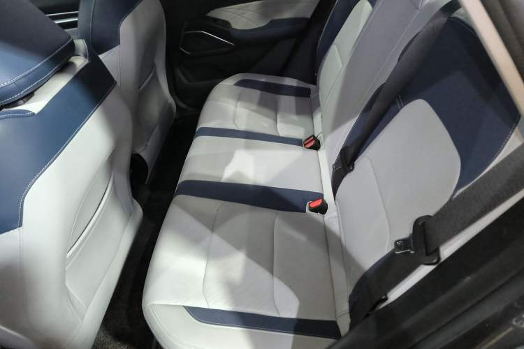 Used Geely Auto Emgrand 2022 4th Generation 1.5L CVT Flagship Model Left Rear Seat