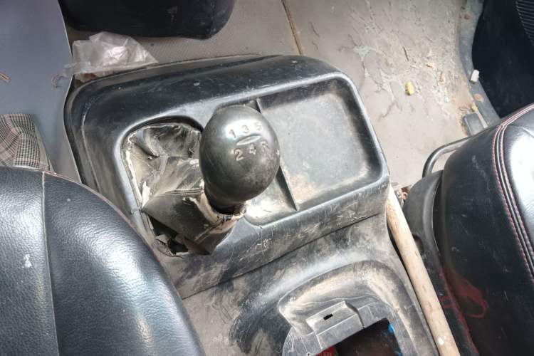 Used JAC Group Refine 2011 2.0L Shuttle Gasoline Standard Edition HFC4GA3