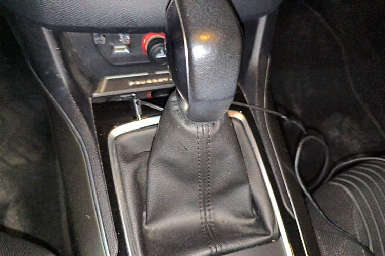 Used Peugeot 408 2014 1.8L Automatic Luxury Edition Gear Lever