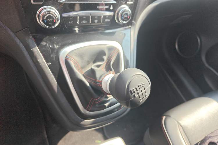 Used Haval H6 2015 Upgraded Model 1.5T Manual Two-Wheel Drive Elite Version