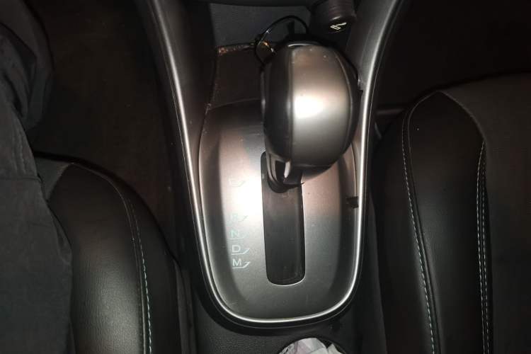 Used Chevrolet Trax 2014 1.4T Automatic Two-Wheel Drive Luxury Model Gear Lever