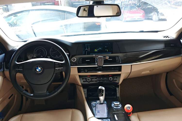 Used BMW 5 Series 2012 530Li Leading Model Center Console