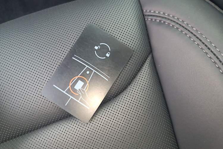 Used Tesla Model Y 2025 Long-Range All-Wheel-Drive Version
