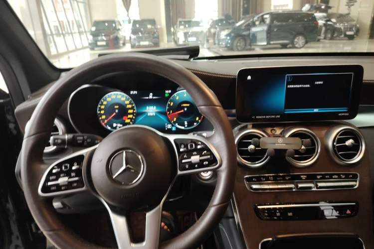 Used Mercedes-Benz GLC 2022 GLC 300 L 4MATIC Dynamic Edition Prestige Model Center Console