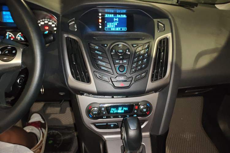 Used Ford Focus 2012 Sedan 1.6L Automatic Fashion Edition