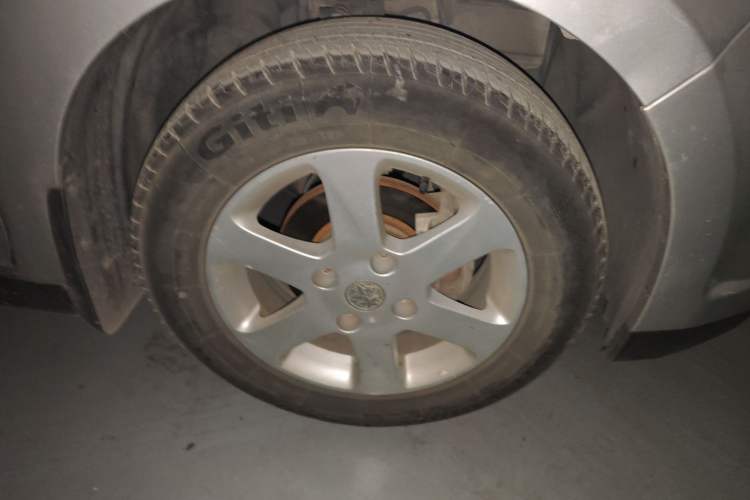 Used Venucia R50 2013 1.6L Manual Fashion Edition

