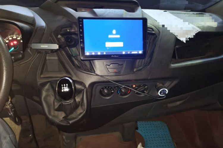 Used Ford Transit 2017 2.0T Diesel Multi-Purpose Commercial Vehicle Short Wheelbase Low Roof China IV Standard