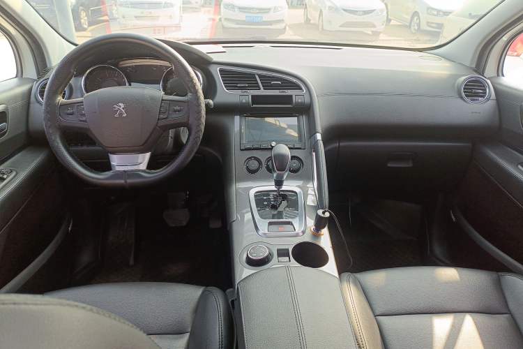 Used Peugeot 3008 2016 1.6THP Automatic Classic Edition Center Console