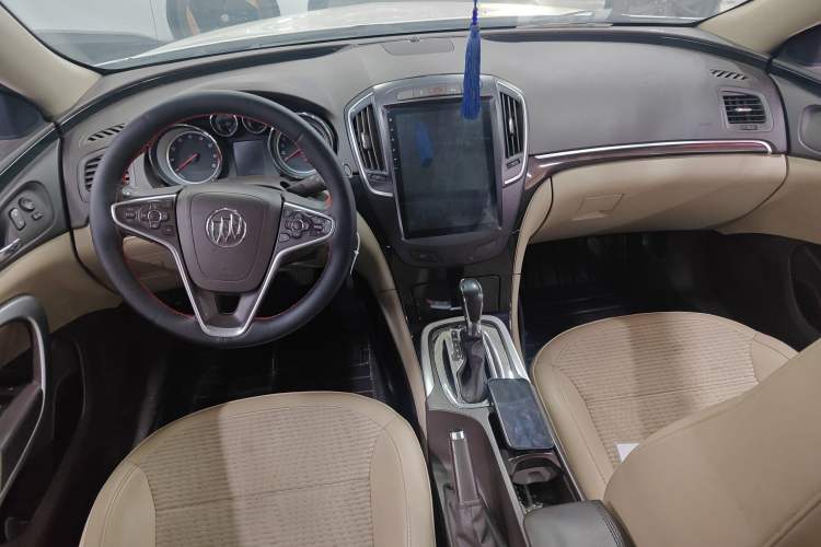 Used Buick Regal 2015 2.0L Leading Fashion Edition Center Console