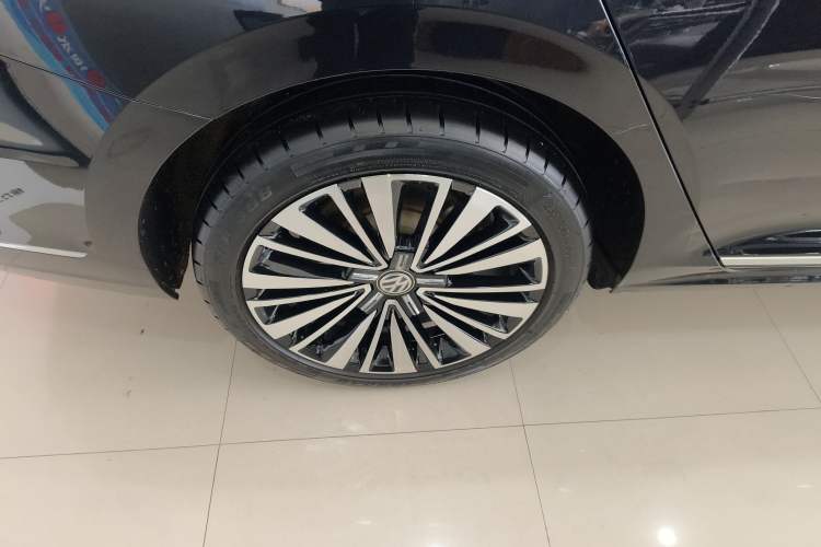 Used Volkswagen Passat 2019 330TSI Luxury Edition China VI Standard Exterior 5